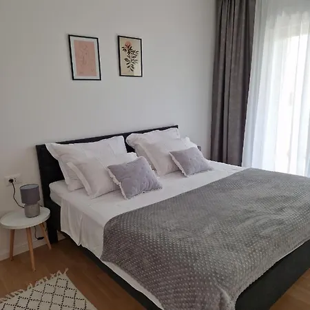 Mare With Terrace Apartment *