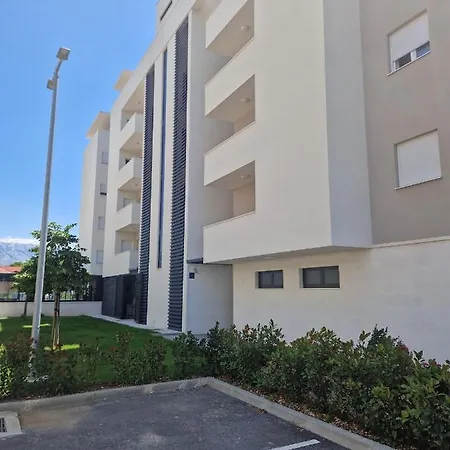 Mare With Terrace Apartment