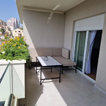 Mare With Terrace Apartament